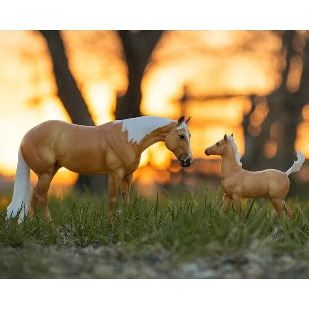 Breyer Horse Ebony Shines and Charlize Quarter Horse Set