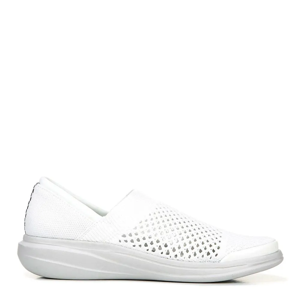 BZEES Women's Charlie Slip-On Sneaker