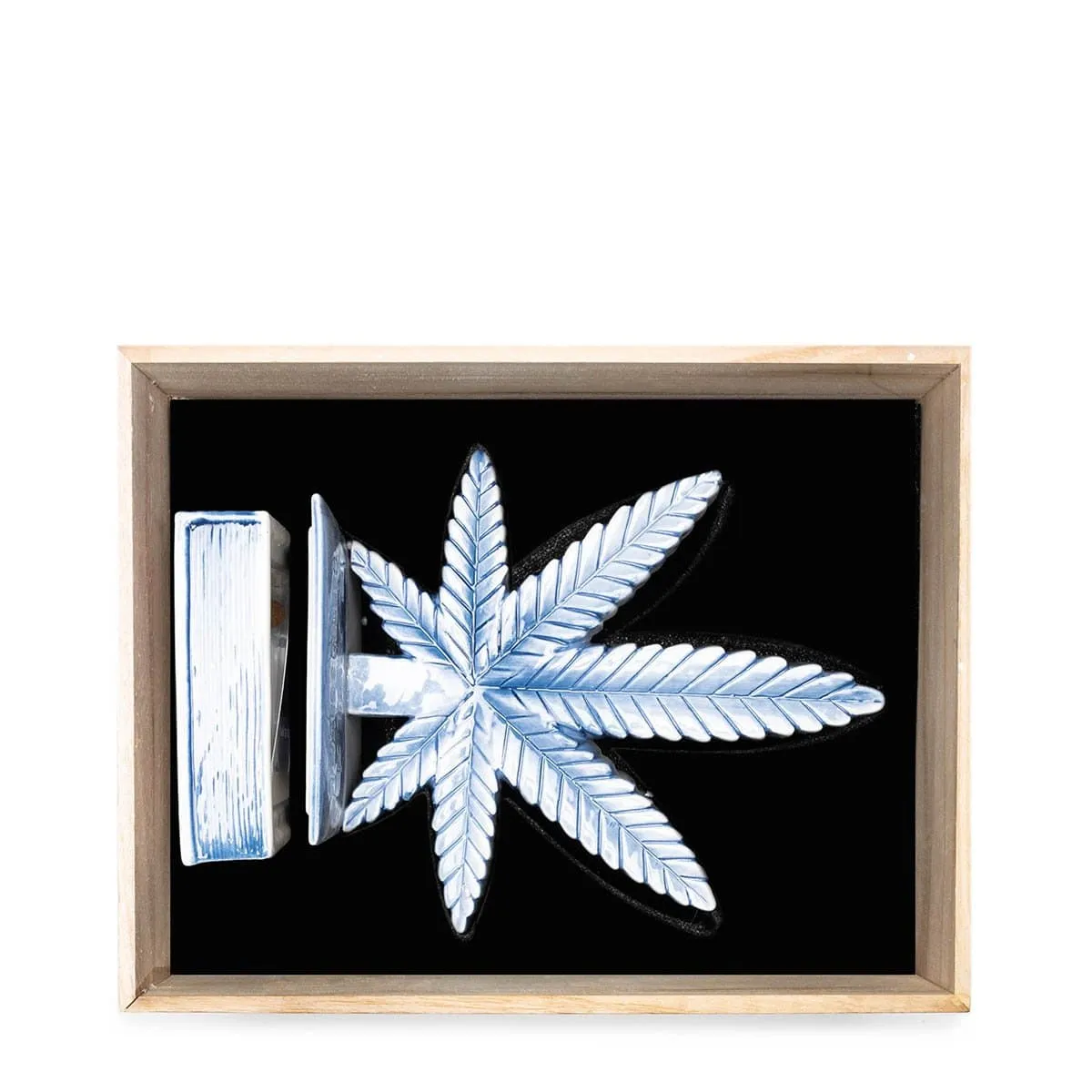 CANNABIS LEAF INCENSE CHAMBER Porcelain