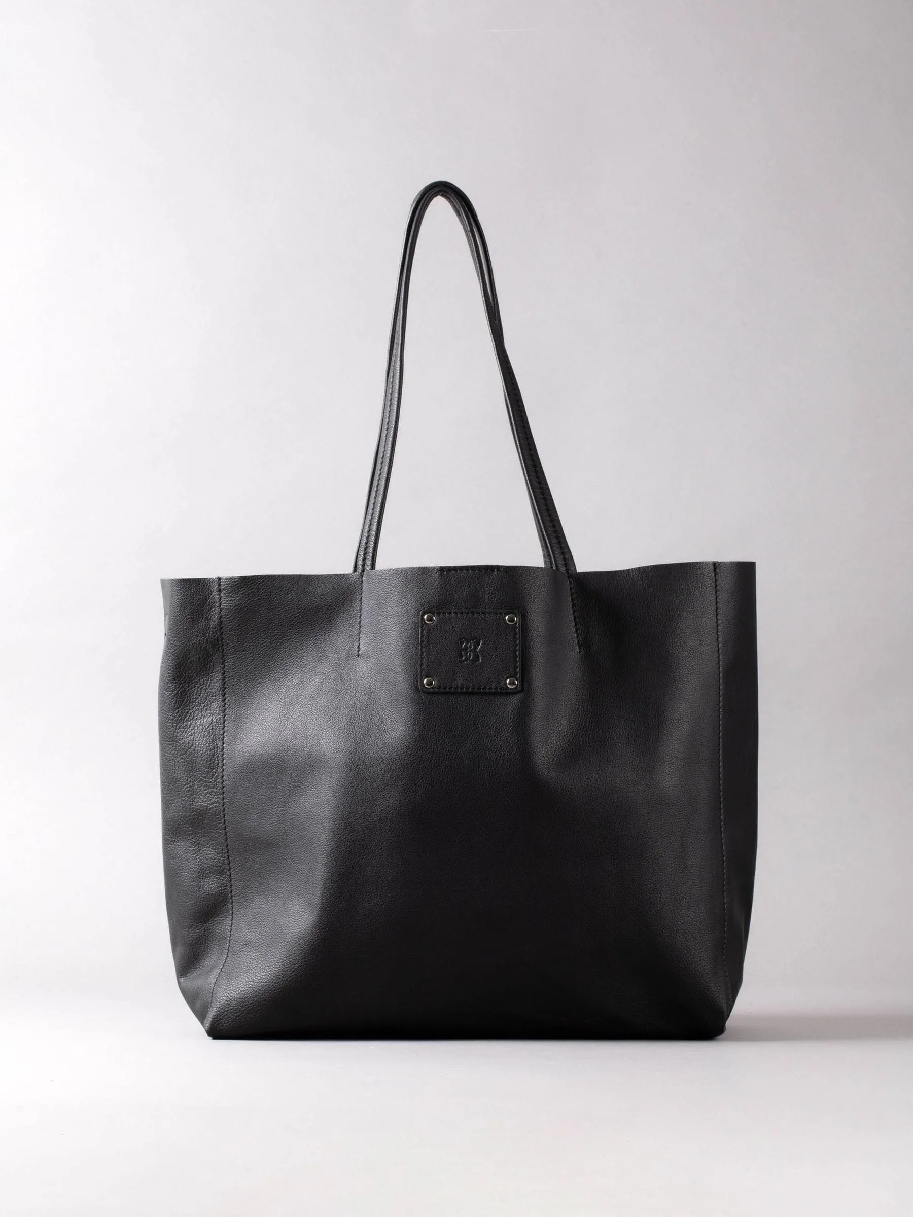 Lakeland Leather Black Tarn Leather Bucket Bag
