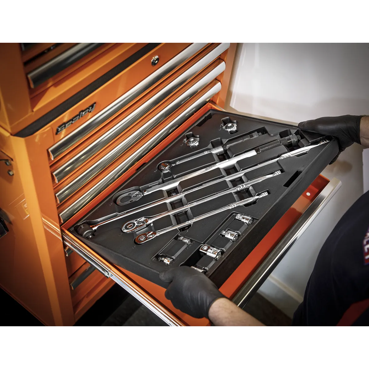 Ratchet, Torque Wrench, Breaker Bar & Socket Adaptor Set with Tool Tray 13pc