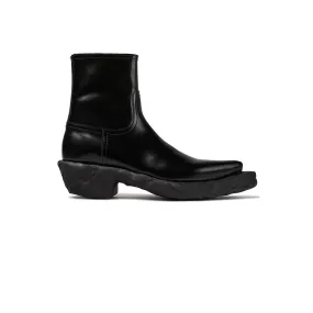 Stylish Black VENGA Boots