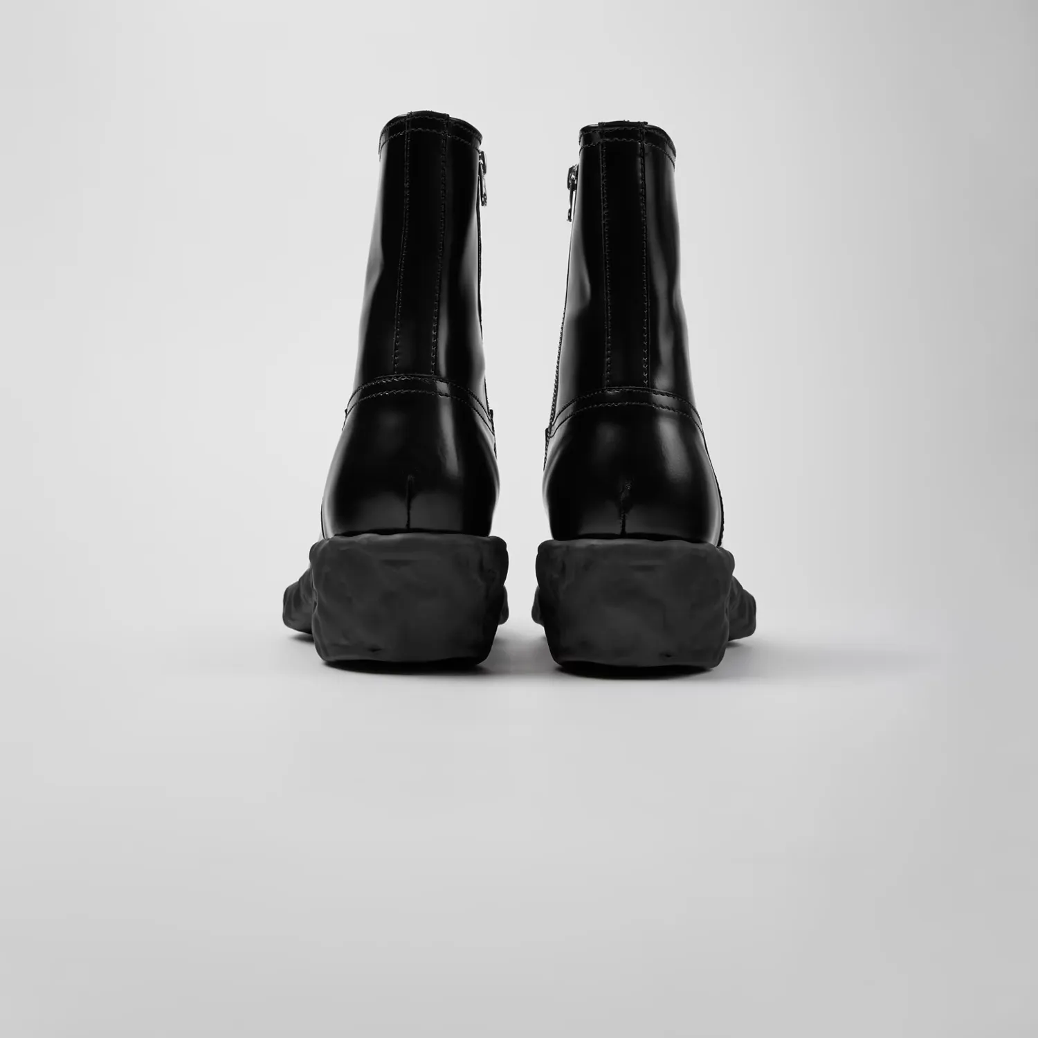 Stylish Black VENGA Boots